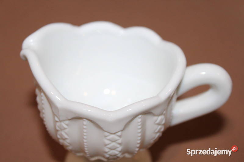 Biały szklany mlecznik 1436