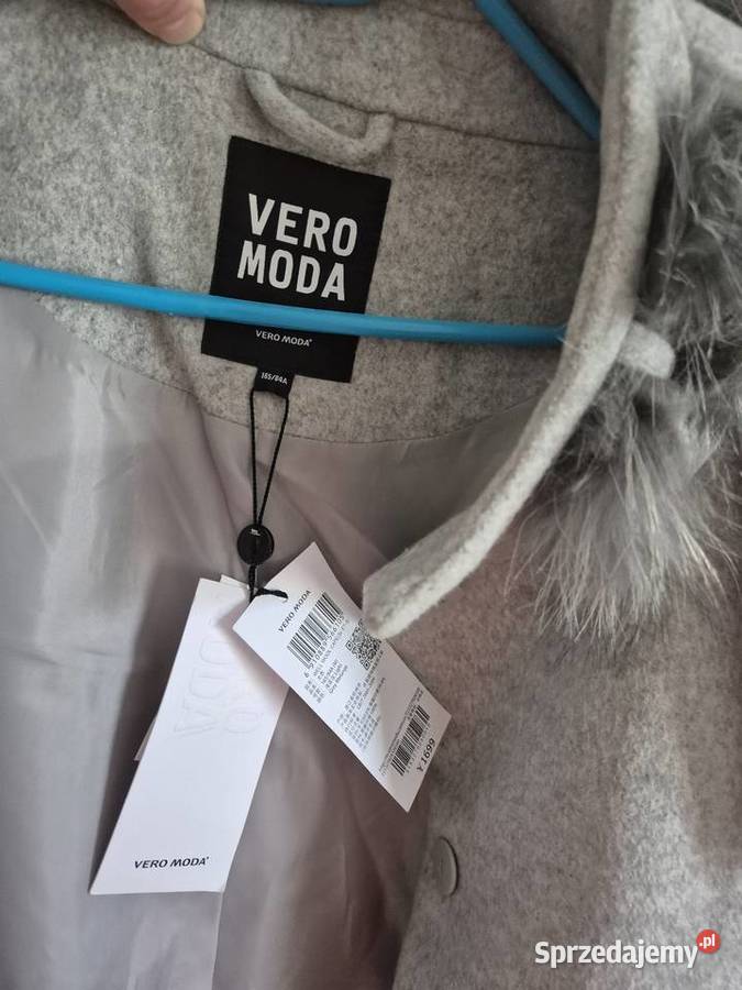 Stylowy płaszcz VERO MODA z futerkiem oversize Kurtki i płaszcze Koluszki sprzedam