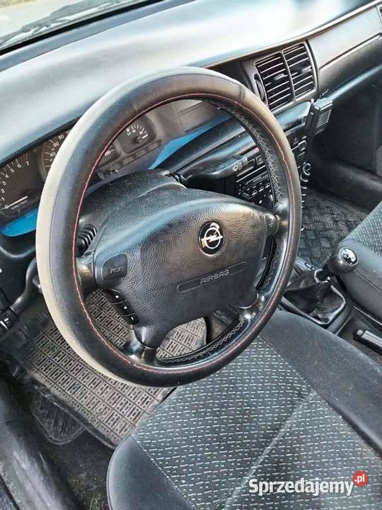 Opel Vectra B 18 16v na części gazem drzwi Sawin