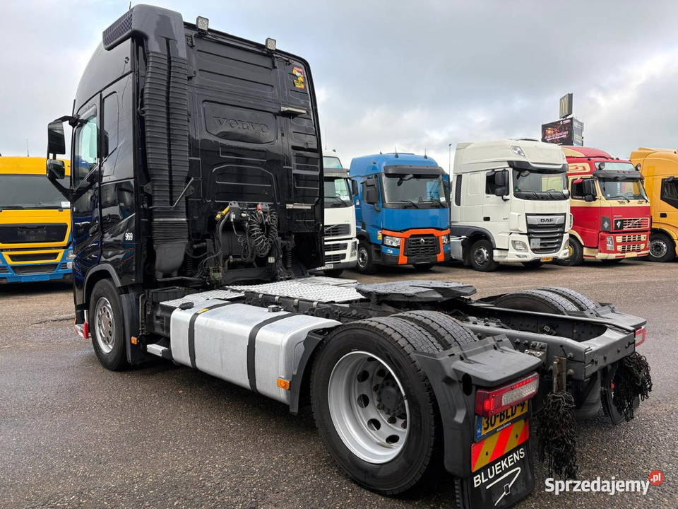 Mega ciagnik Volvo FH Lowdeck Warszawa