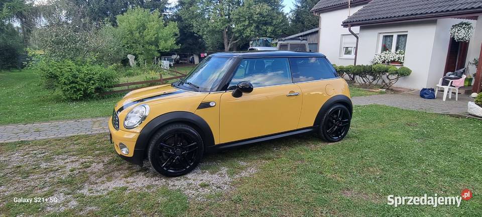 Piękny Mini Cooper dużym serwisie klimatyzacja Jelenia Góra