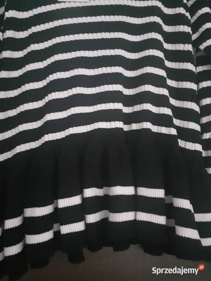 sweter biało czarny z falbanką L Wkładane przez głowę