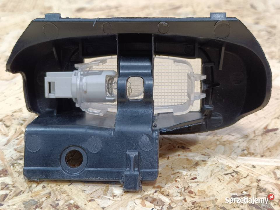 MERCEDES EKLASA W212 LAMPKA OŚWIETLENIE wielkopolskie