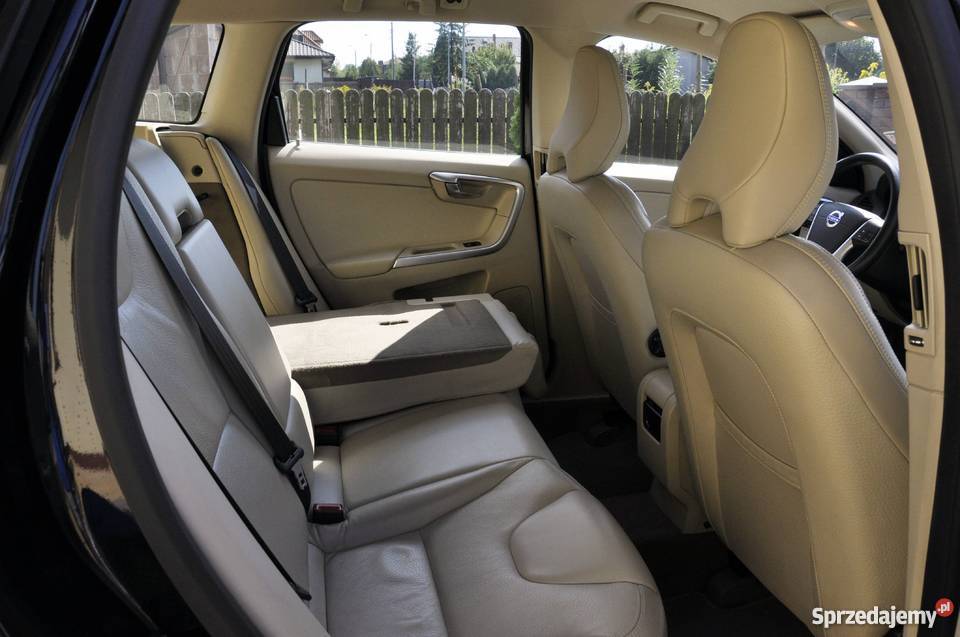 VOLVO XC60 Momentum D5 AWD 205 24D Skóra Piaseczno