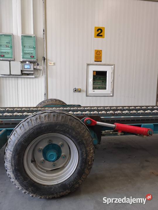 Przyczepa samo rozładowcza do sadu Przyczepy rolnicze