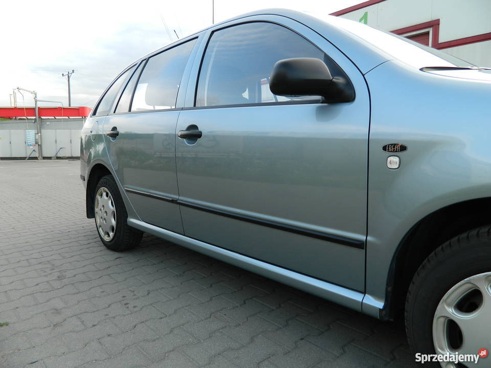 Ładna Skoda Fabia kombi 2003 kupiony w polskim salonie Warszawa