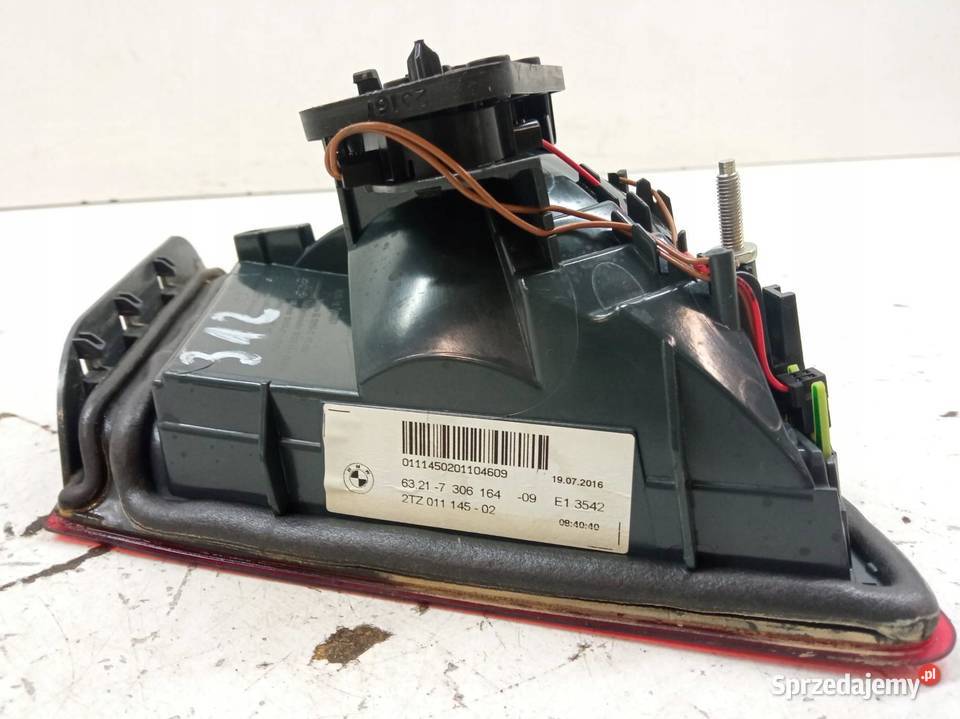 LAMPA TYŁ W KLAPĘ PRAWA SEDAN LIFT 7306164 Bmw Rok produkcji 2016