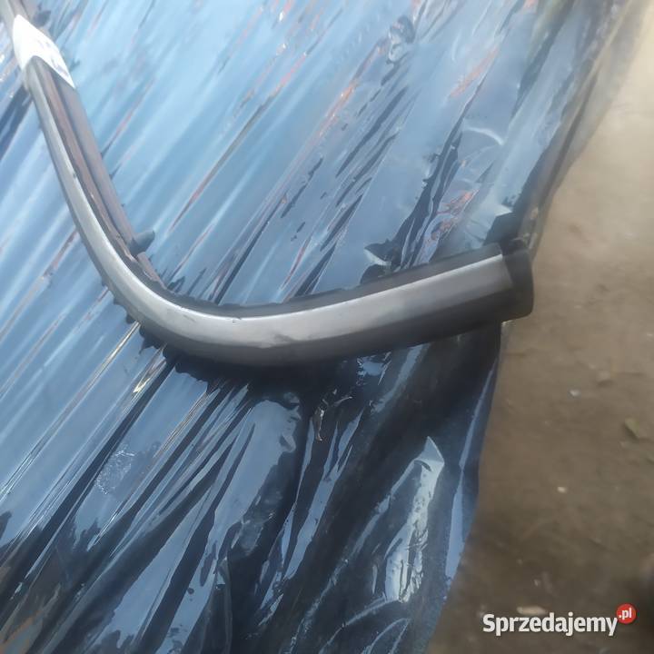 Mercedes W123 listwa błotnika lewa tylna