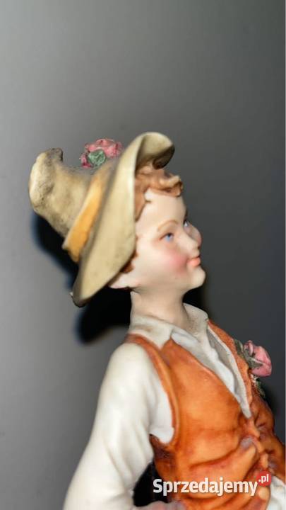 figurka rzeźba Chłopiec z płaszczem z włoski Gdańsk