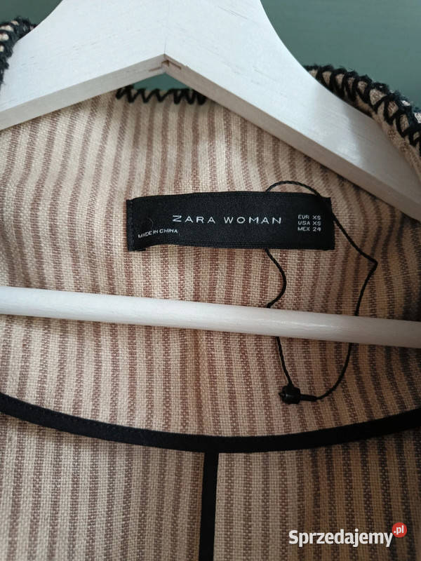 Beżowy lniany płaszcz jesienny w paseczki Zara Oborniki