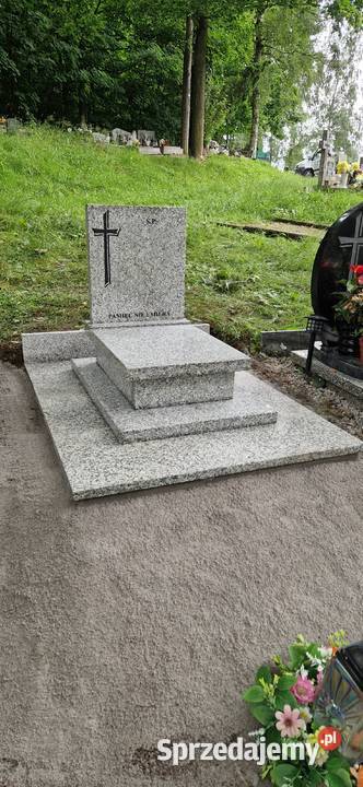 Nagrobek urnowy 1518 strzegomski z posadzką Świdnica