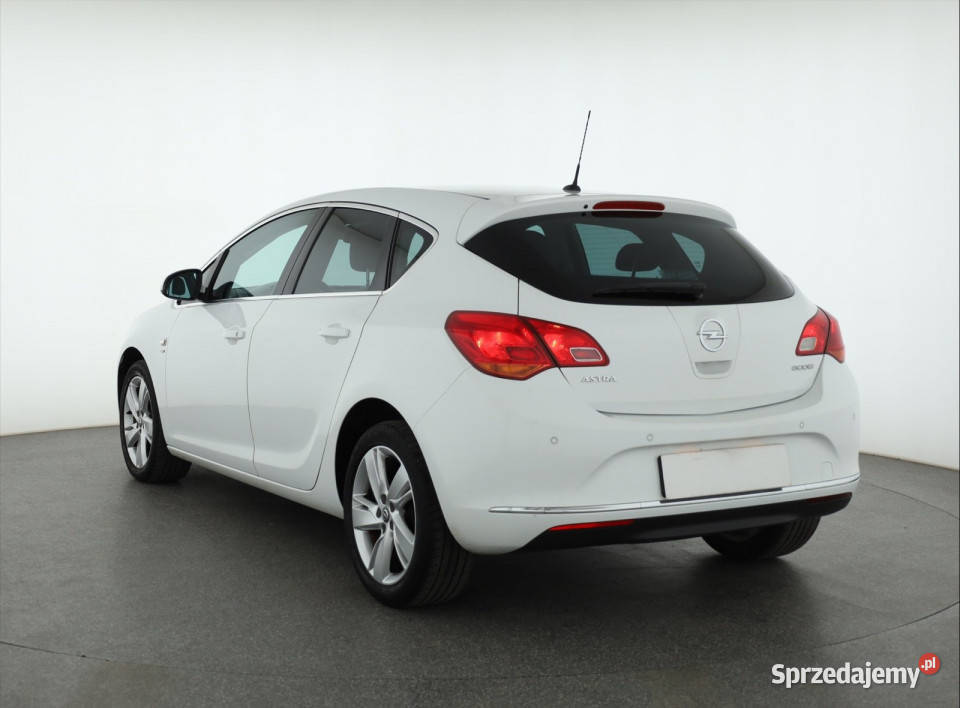 Opel Astra 14 T Rok produkcji 2013 Piaseczno