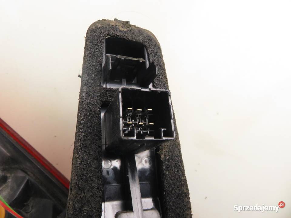 LAMPA LEWA TYLNA FORD FIESTA MK5 V