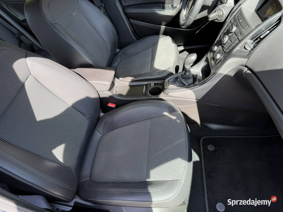 Opel Astra opłacone zadbane J 20092019 kurtyny powietrzne Poznań