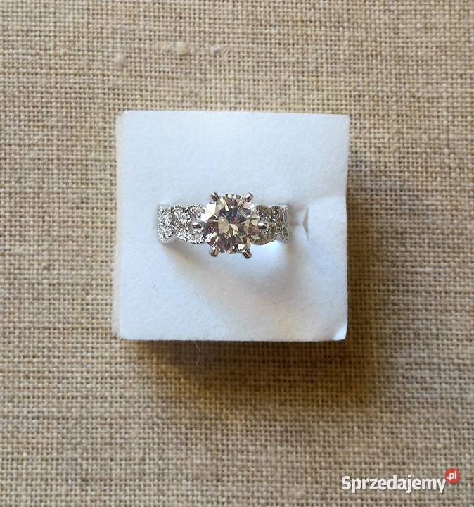 Nowy pierscionek srebrny kolor biale cyrkonie Szczecin