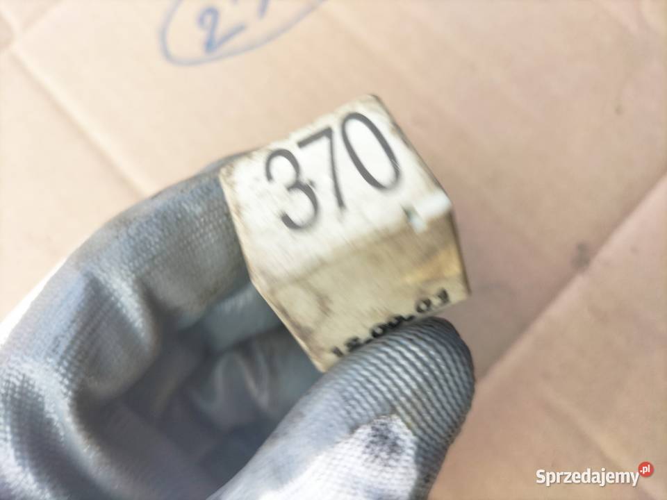 PRZEKAŹNIK 370 8D0951253 osobowe Kamień-Kolonia