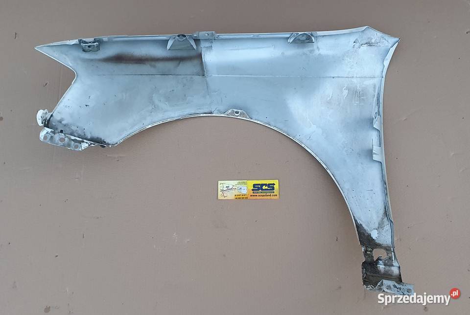 AUDI A3 8P LIFT 08 BŁOTNIK PRAWY Z UCHWYTAMI Trzciel