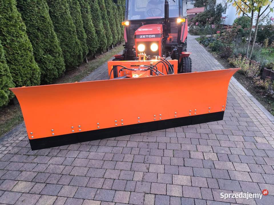 Wynajem ciągników do odśnieżania Pruszków