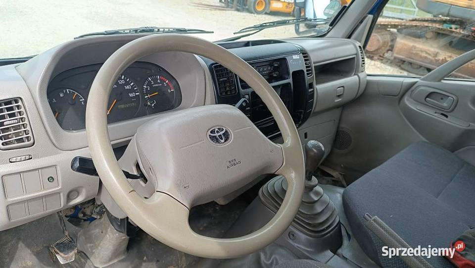 TOYOTA DYNA Brygadówka 6osToyota Land Cruiser 30 Sułów