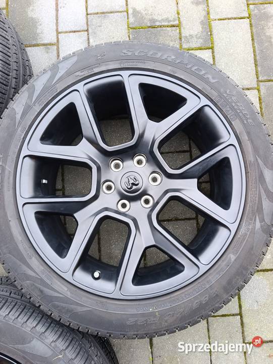 Opony felgi RAM 1500 R22 oryginalne MOPAR Czarny Las