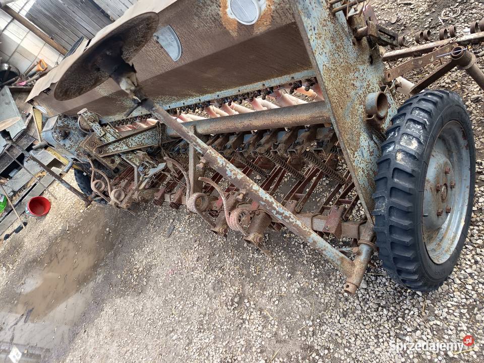 Siewnik zbożowy PoznaniakPług 2 skibowy Magonie