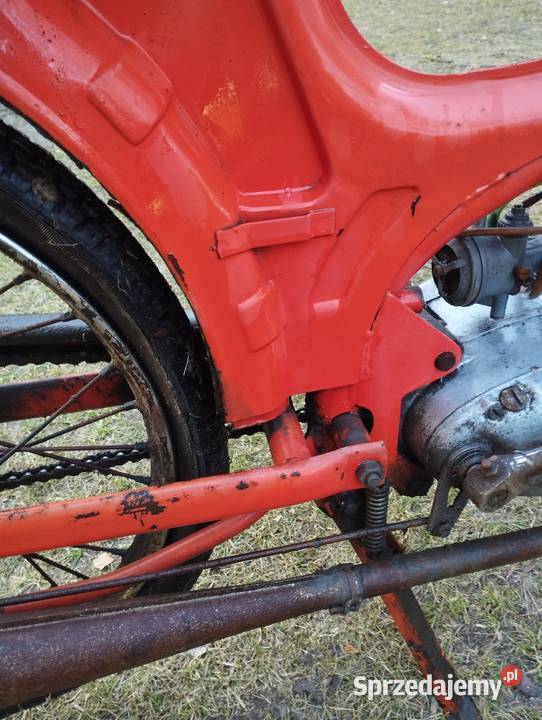 Romet Komar z dokumentami Knurów