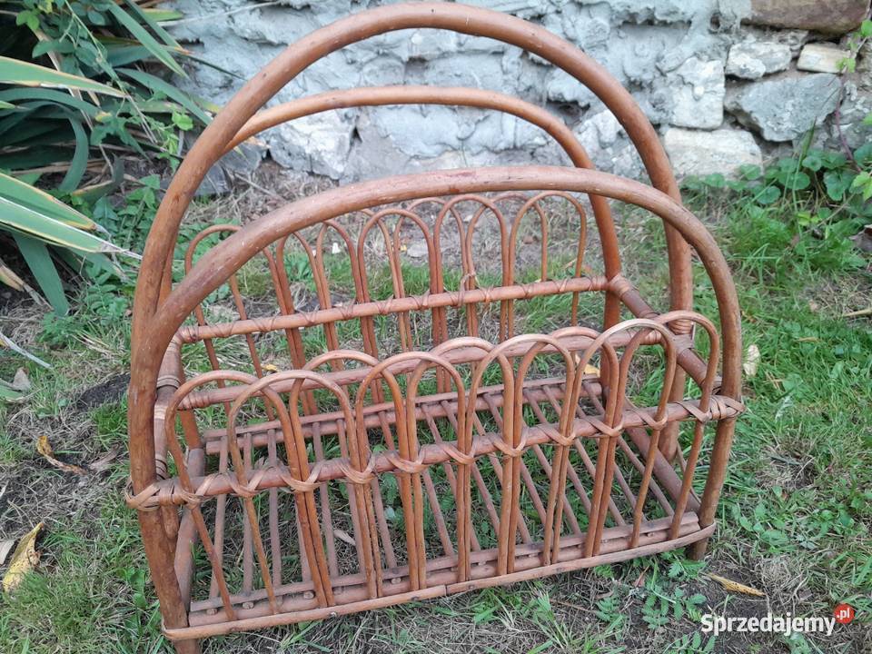 Gazetownik pleciony wiklina używany do Dąbrowa Górnicza