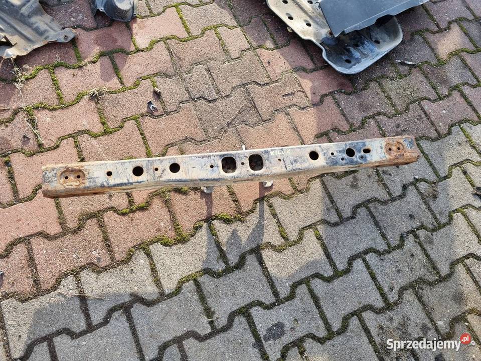 BELKA POD SKRZYNIE PODPORA TOYOTA HILUX VIII 24 osobowe