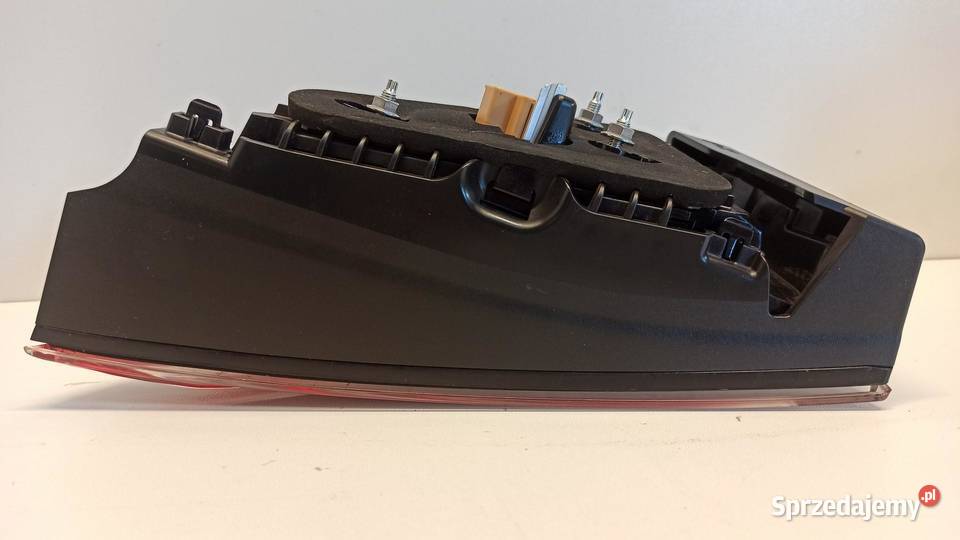 SKODA KODIAQ LAMPA LEWY TYŁ W KLAPE 565945307E
