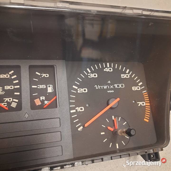 Licznik audi 80 z obrotomierzem osobowe Luborzyca