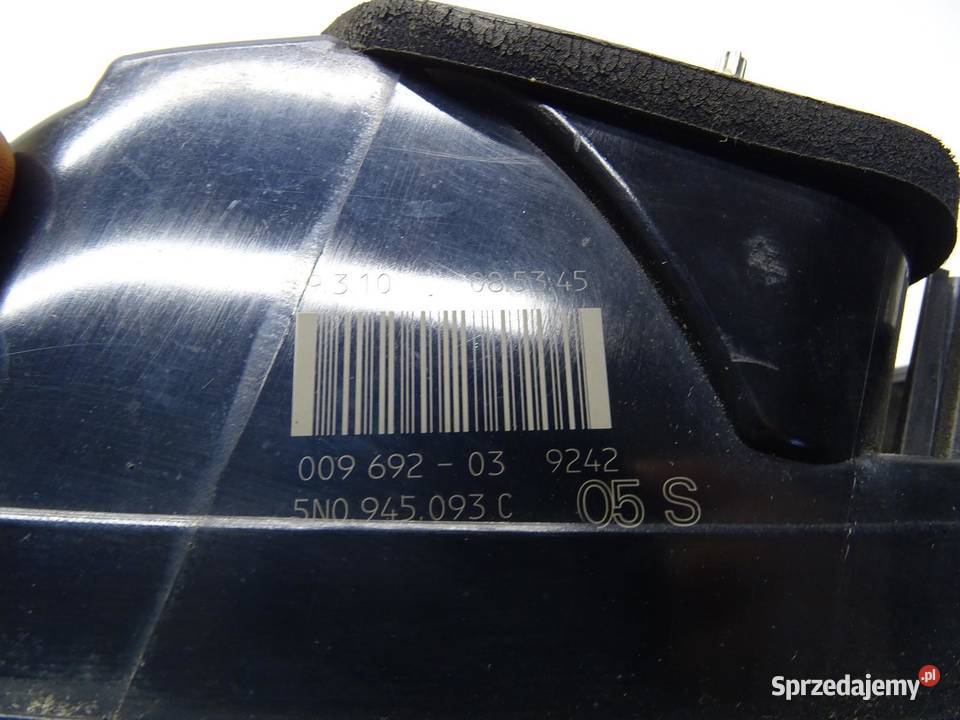 LAMPA PRAWY TYŁ PRAWA TYLNA W KLAPĘ 5N0945093C