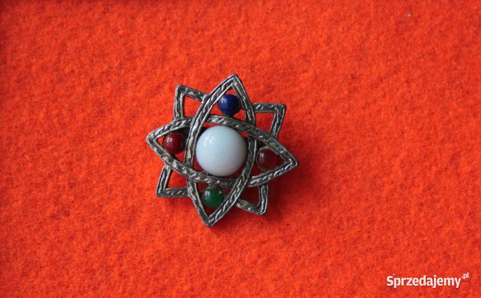 Stara broszkaceltycka z białym kamieniem Zegarki i Biżuteria Ochojno