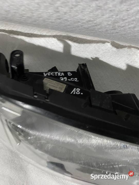 Lampa prawy przód Opel Vectra B 9902
