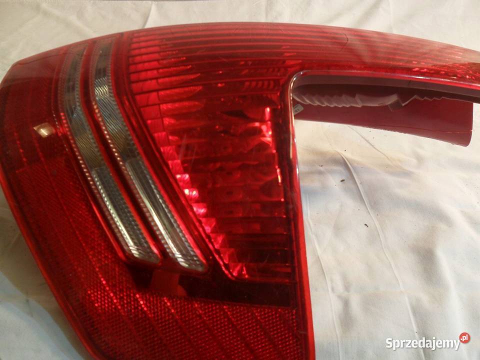 Citroen C4 lampa prawa tylna prawy tył