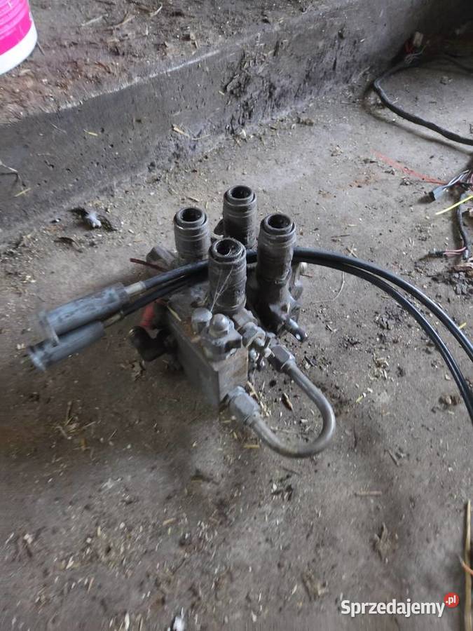 Rozdzielacz 2 sekcyjny z linkami massey 3000 Przedświt