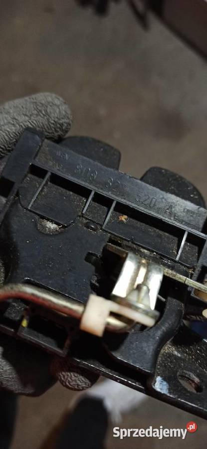 Zamek klapy tył bagażnika Audi A4 B5 FL Kombi Dębica