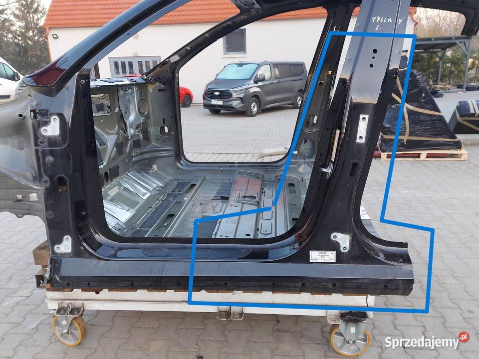 TESLA MODEL Y 2022r SŁUPEK ŚRODKOWY LEWY czarny dolnośląskie