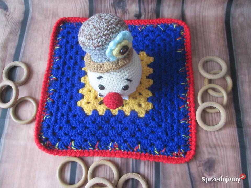Szydełkowy mały kocyk amigurumi przytulanka Sokółka