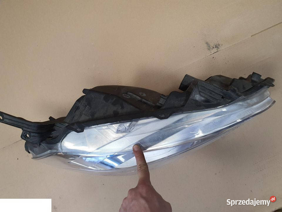 Suzuki sx4 scross reflektor prawy przód lekko sprzedam
