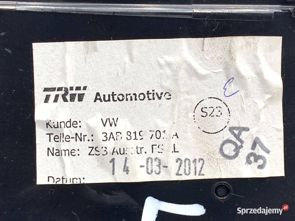 KRATKA NAWIEWU LEWY PRZÓD VW PASSAT B7