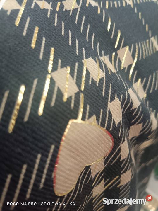 Chusta Szalik apaszkaserca na czarnym tle złote Pątnów