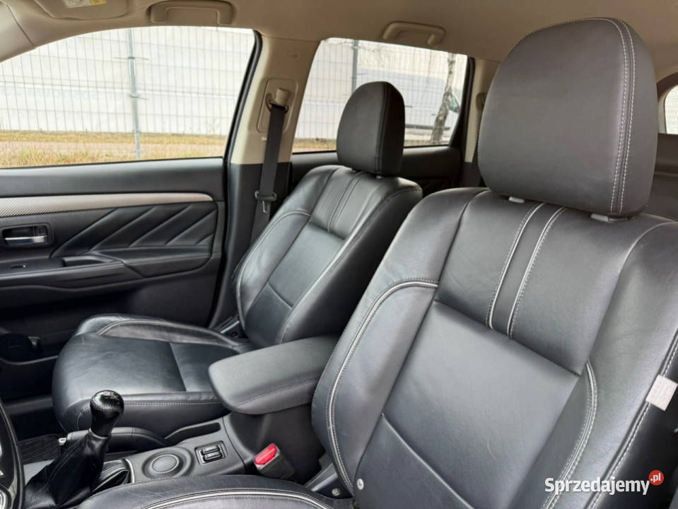 Mitsubishi Outlander 20KAT 150 Kamera Skóra garażowany Przeźmierowo sprzedam