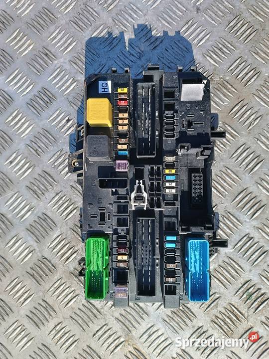 13220831 Skrzynka bezpieczników Opel Zafira B Niwka