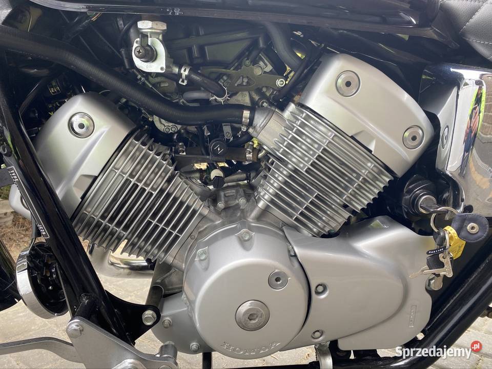 PIĘKNA HONDA VT 125 KAT B A1 POCZUJ SMAK Rok produkcji 2000 Rokocin sprzedam