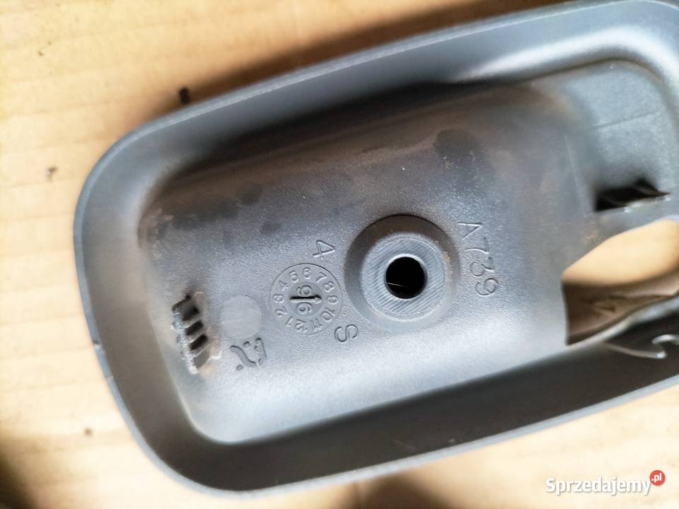 FIAT PUNTO 1 MK1 RAMKA OSŁONA KLAMKI DRZWI PRAWA Kamień-Kolonia sprzedam