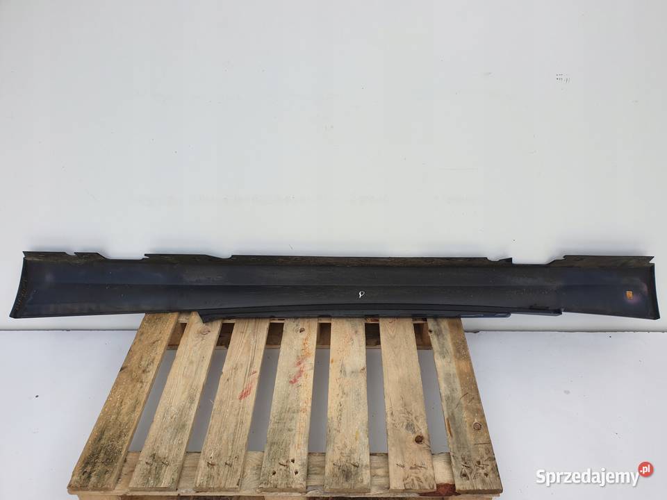 NAKŁADKA PROGOWA PRÓG PRAWY A51 BMW E81 E82 E88 Listwy i nakładki lubelskie Rudka