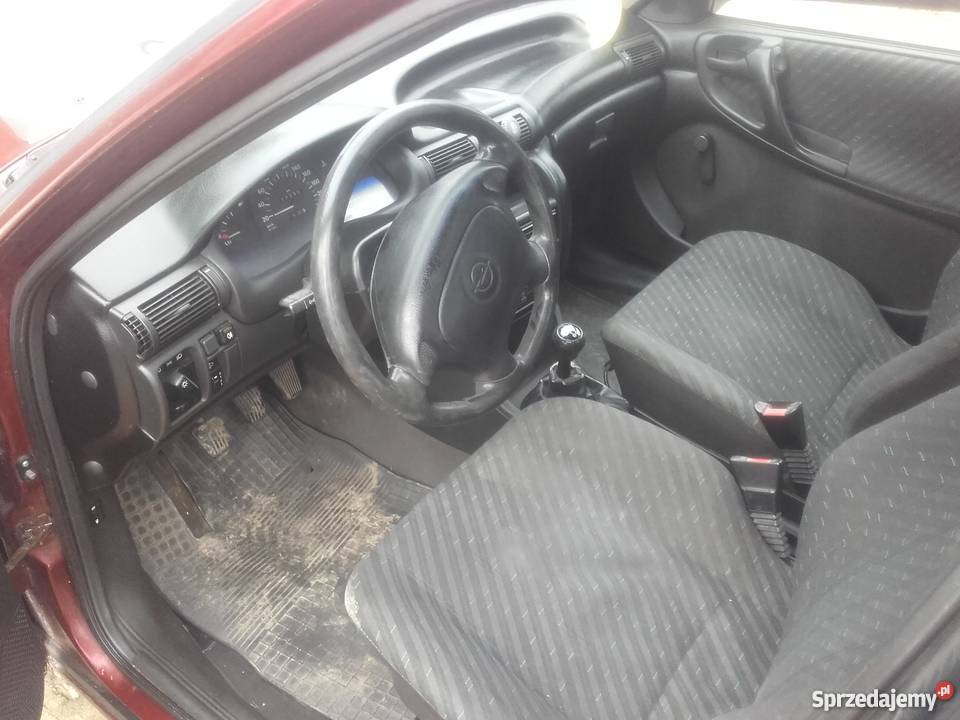 Opel astra 98 r ben gaz Sedan / Limuzyna Mełgiew