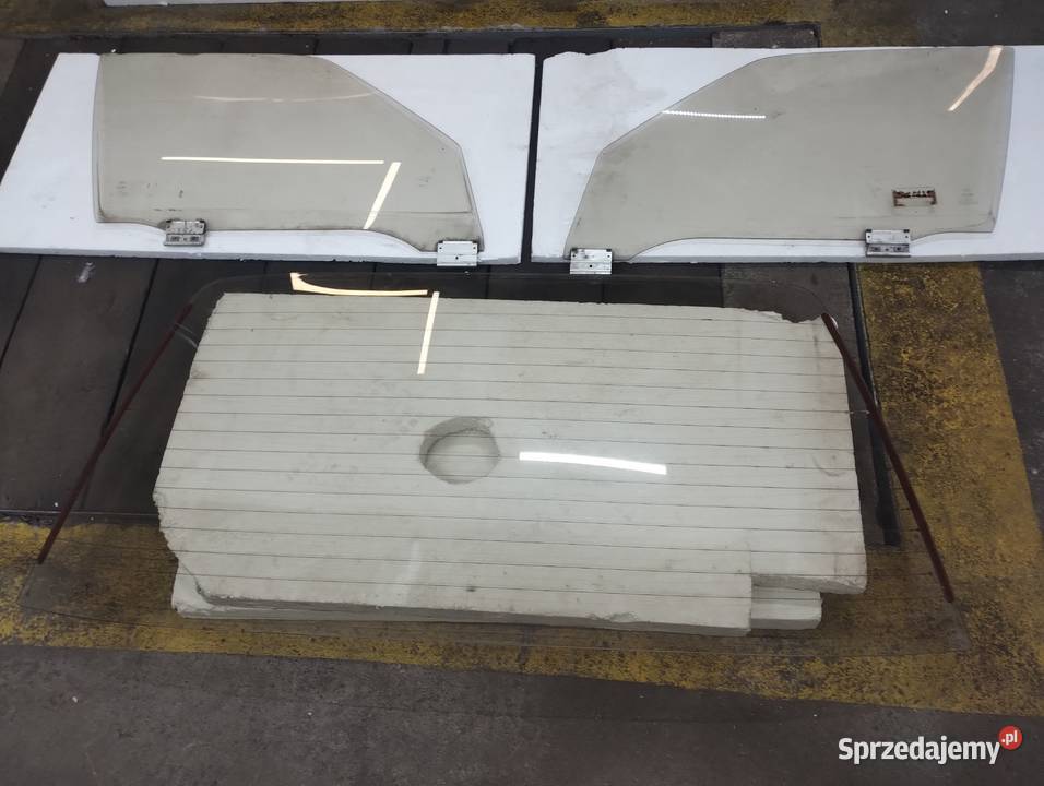 BMW e30 sedan brązowe szyby Częstochowa