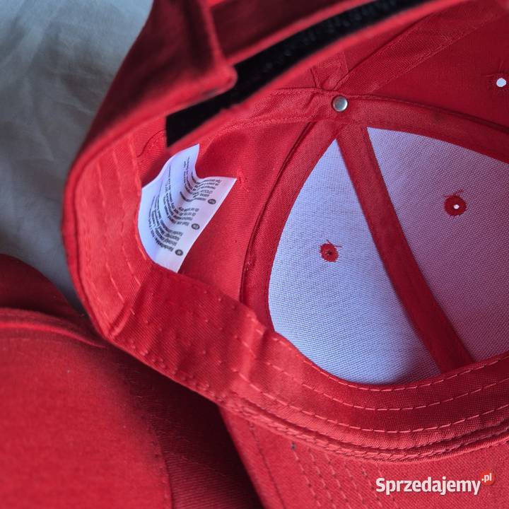 Czerwone czapki z daszkiem 2 sztuki nowe sprzedam