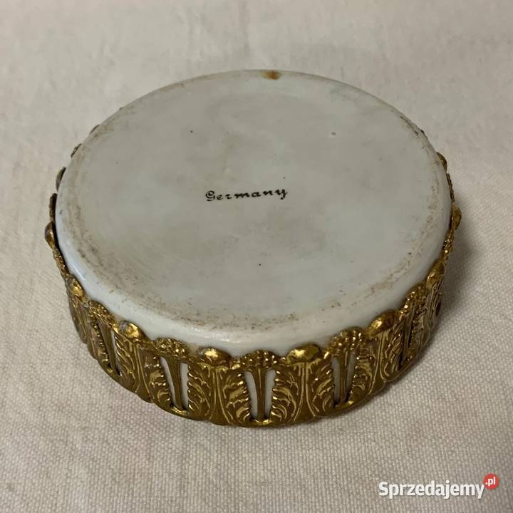 Puderniczka porcelanowa z pokrywką z porcelany Warszawa